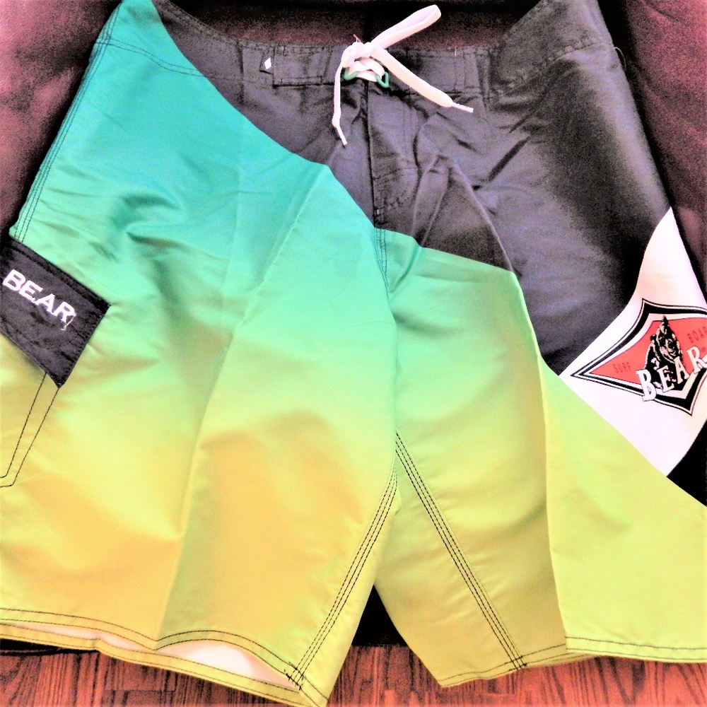 Men board shorts 32 34 NWT Swimming BEAR surfing